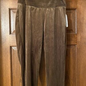 Wonderly soft, ribbed stretchy pants in brown.NWT!